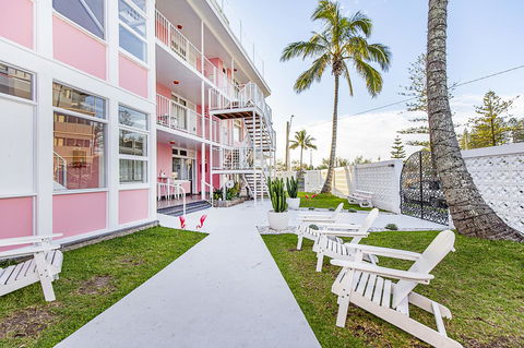 The Pink Hotel Coolangatta - Holiday Jervis Bay 0