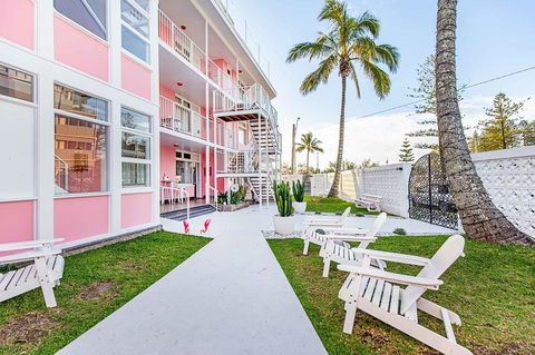 The Pink Hotel Coolangatta - Holiday Jervis Bay 2