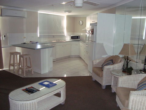 Grosvenor Beachfront Apartments Surfers Paradise - Holiday Jervis Bay 14