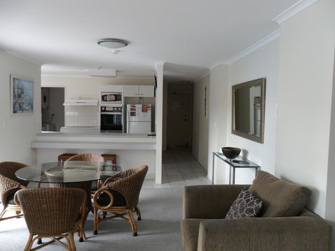 Grosvenor Beachfront Apartments Surfers Paradise - Holiday Jervis Bay 5