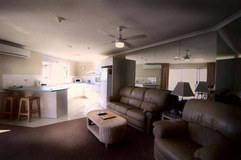 Grosvenor Beachfront Apartments Surfers Paradise - Holiday Jervis Bay 9