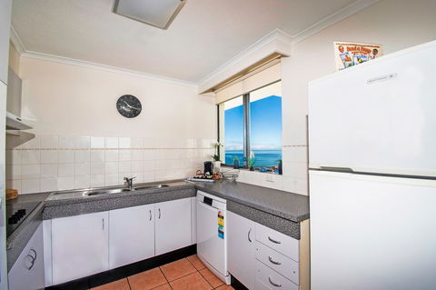 Seacrest Beachfront Apartments Surfers Paradise - Holiday Jervis Bay 7
