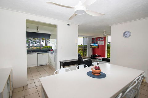 Seacrest Beachfront Apartments Surfers Paradise - Holiday Jervis Bay 14