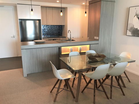 Qube Broadbeach Ocean View Apartments - Holiday Jervis Bay 26