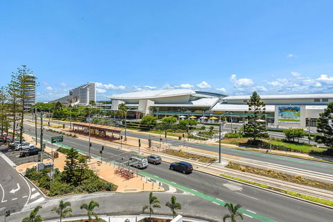 Qube Broadbeach Ocean View Apartments - Holiday Jervis Bay 2