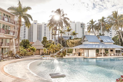 Novotel Cairns Oasis Resort - Holiday Jervis Bay 1