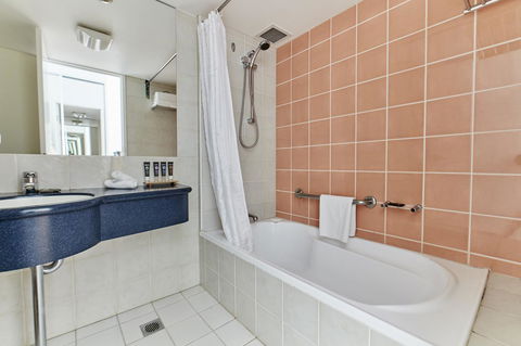 Novotel Cairns Oasis Resort - Holiday Jervis Bay 2