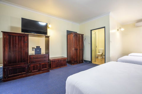 Nightcap At Atherton Hotel - Holiday Jervis Bay 15