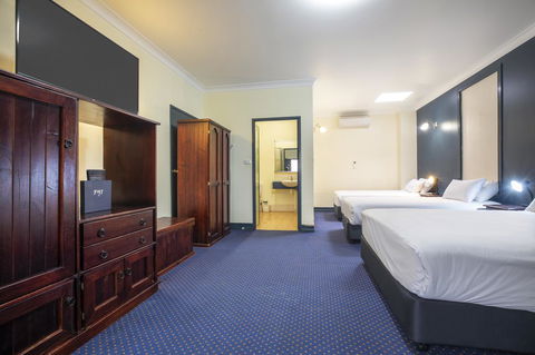 Nightcap At Atherton Hotel - Holiday Jervis Bay 16