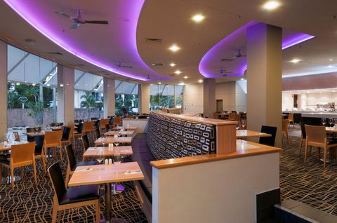 Crowne Plaza Surfers Paradise, An IHG Hotel - Holiday Jervis Bay 12
