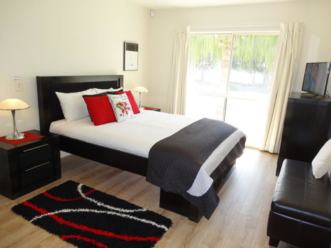Waterfront Resort Villa With Buggy - Holiday Jervis Bay 9