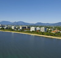 Holiday Inn Cairns Harbourside - Holiday Jervis Bay