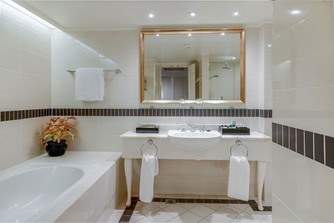 InterContinental Sanctuary Cove Resort, An IHG Hotel - Holiday Jervis Bay 5