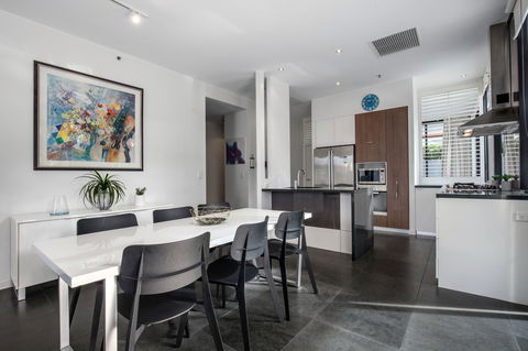 Ultra Broadbeach - Holiday Jervis Bay 24