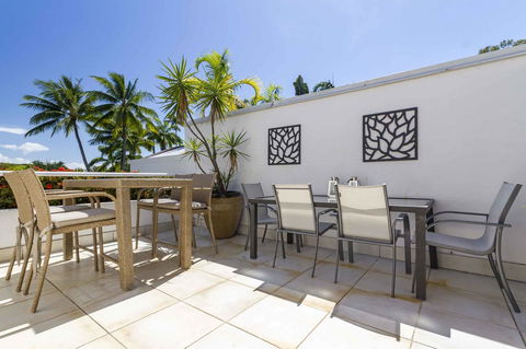 Club Tropical Resort - Official Onsite Reception & Check In - Holiday Jervis Bay 22