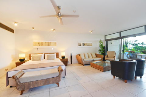 Club Tropical Resort - Official Onsite Reception & Check In - Holiday Jervis Bay 32