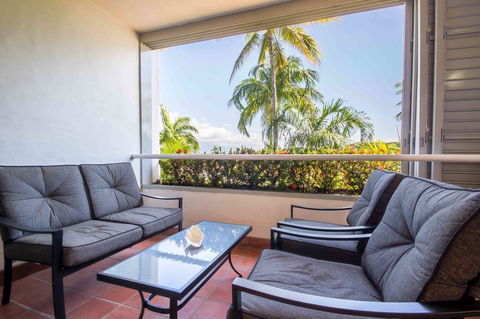 Club Tropical Resort - Official Onsite Reception & Check In - Holiday Jervis Bay 24