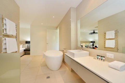 Club Tropical Resort - Official Onsite Reception & Check In - Holiday Jervis Bay 8