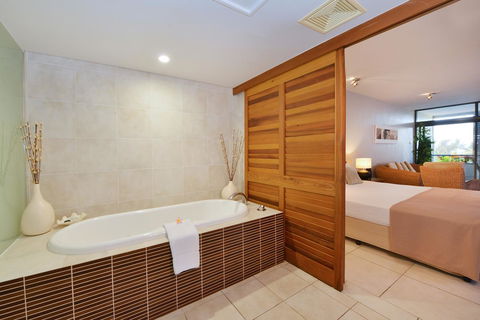 Club Tropical Resort - Official Onsite Reception & Check In - Holiday Jervis Bay 34