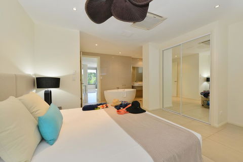 Club Tropical Resort - Official Onsite Reception & Check In - Holiday Jervis Bay 39