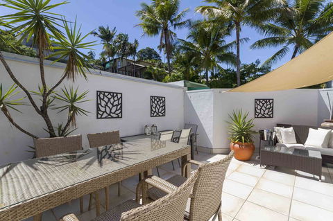 Club Tropical Resort - Official Onsite Reception & Check In - Holiday Jervis Bay 23