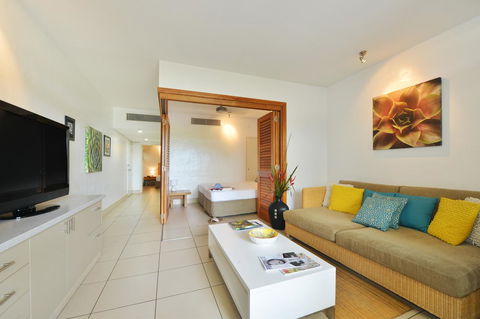 Club Tropical Resort - Official Onsite Reception & Check In - Holiday Jervis Bay 13