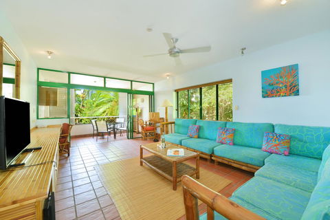 Club Tropical Resort - Official Onsite Reception & Check In - Holiday Jervis Bay 40