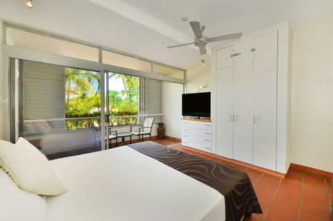 Club Tropical Resort - Official Onsite Reception & Check In - Holiday Jervis Bay 43