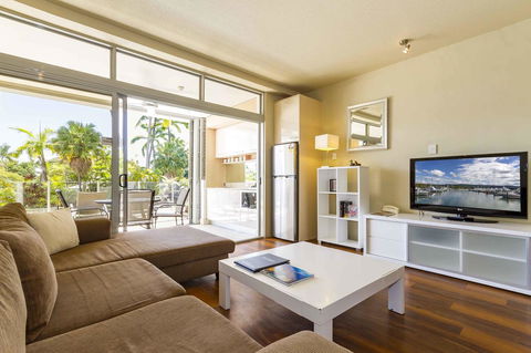 Club Tropical Resort - Official Onsite Reception & Check In - Holiday Jervis Bay 11