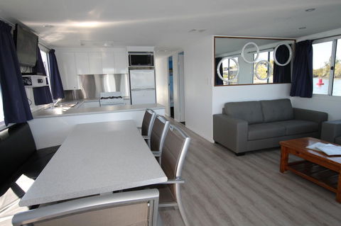 Coomera Houseboats - Holiday Jervis Bay 15