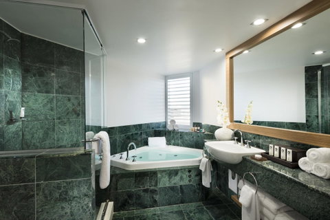 Sofitel Gold Coast Broadbeach - Holiday Jervis Bay 4