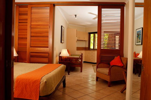 Hibiscus Resort & Spa - Official Onsite Reception & Check In - Holiday Jervis Bay 1