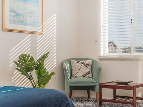 Waters Edge Apartment With Jetty - Holiday Jervis Bay 2