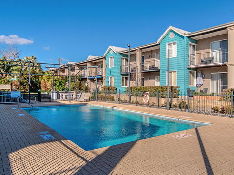 Waters Edge Apartment With Jetty - Holiday Jervis Bay 1