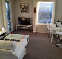 Whole storey 2 BedroomsKitchenLiving room in Glen Waverley - Holiday Jervis Bay