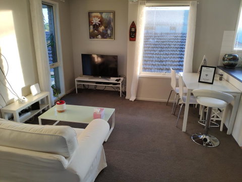 Whole Storey 2 Bedrooms+Kitchen+Living Room In Glen Waverley - Holiday Jervis Bay 0
