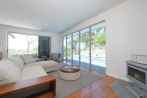 YARINGA - Retreat Style Accomodation With Swimming Pool - Holiday Jervis Bay 0