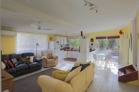 Yellow Cottage - Bush And Beach - Holiday Jervis Bay 1