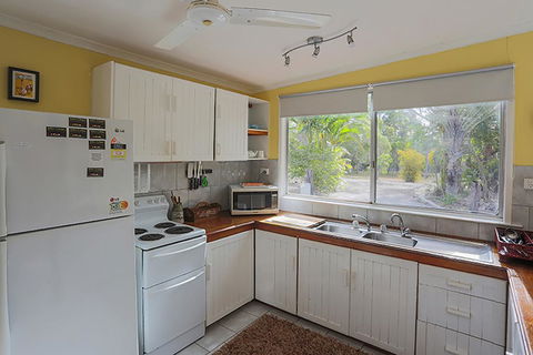 Yellow Cottage - Bush And Beach - Holiday Jervis Bay 3