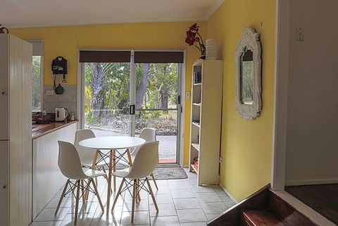 Yellow Cottage - Bush And Beach - Holiday Jervis Bay 2