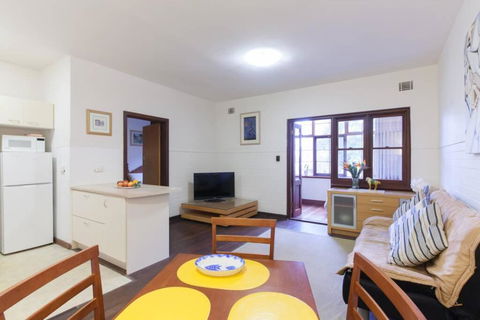 B3 Crawley Apartment 1 BRM & Sleepout Near UWA - Holiday Jervis Bay 2