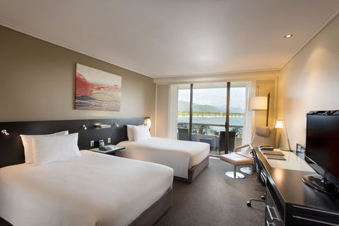 Hilton Cairns - Holiday Jervis Bay 1