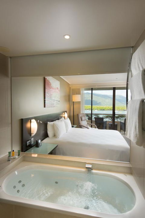 Hilton Cairns - Holiday Jervis Bay 2