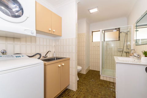 Spacious Family Unit With Incredible Views. - Holiday Jervis Bay 13