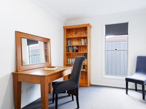 'Birubi Breezes', 2/7 Fitzroy St - Large Duplex With Air Conditioning, WIFI & Only 5 Minute Walk To The Beach - Holiday Jervis Bay 2
