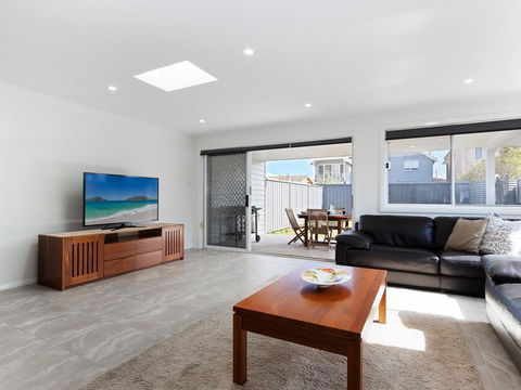 'Birubi Breezes', 2/7 Fitzroy St - Large Duplex With Air Conditioning, WIFI & Only 5 Minute Walk To The Beach - Holiday Jervis Bay 1