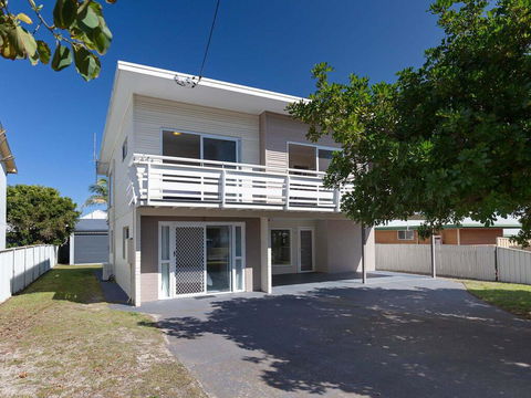 'SeaHaven', 2 Richardson Ave - Large Home With Aircon, Smart TV, WIFI, Netflix & Boat Parking - Holiday Jervis Bay 0