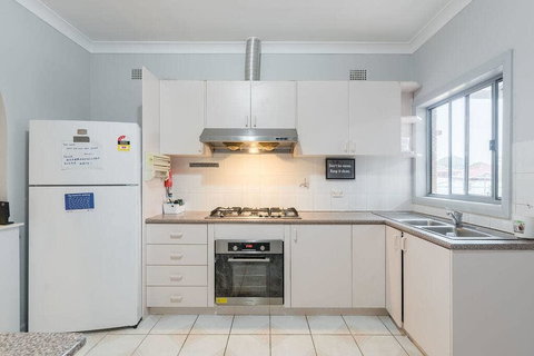 1 Double Quaint Private Room Near Public Bus Transport - SHAREHOUSE - Holiday Jervis Bay 2