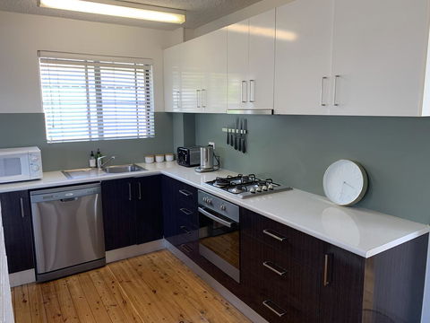 2 Bed Bar Beach Apartment - Stroll To Beach & Cafes, Supermarket Apartment 6 - Holiday Jervis Bay 0