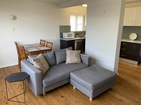 2 Bed Bar Beach Apartment - Stroll To Beach & Cafes, Supermarket Apartment 6 - Holiday Jervis Bay 1